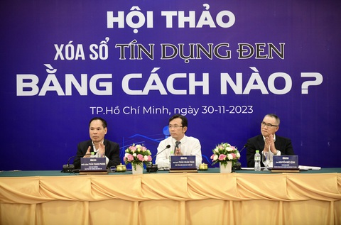 Bàn giải pháp xóa sổ tín dụng đen- Ảnh 3. Đại diện ban tổ chức và chuyên gia tại hội thảo "Xóa sổ tín dụng đen bằng cách nào?" - Ảnh: QUANG ĐỊNH