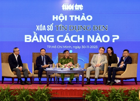 Đề xuất nâng cao chế tài xử lý tín dụng đen- Ảnh 3. Các khách mời chia sẻ tại tọa đàm - Ảnh: QUANG ĐỊNH
