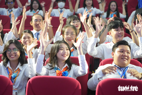 Sáng nay Đại hội Hội Sinh viên Việt Nam TP.HCM lần VII - Ảnh 1. Không khí vui tươi trong phiên khai mạc Đại hội Hội Sinh viên Việt Nam TP.HCM lần VII sáng 4-11 - Ảnh: HỮU HẠNH