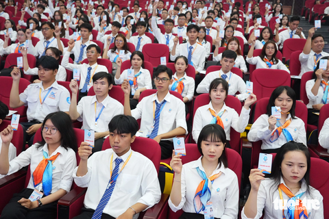 Đại biểu biểu quyết thông qua các nội dung làm việc của đại hội - Ảnh: HỮU HẠNH Đại biểu biểu quyết thông qua các nội dung làm việc của đại hội - Ảnh: HỮU HẠNH