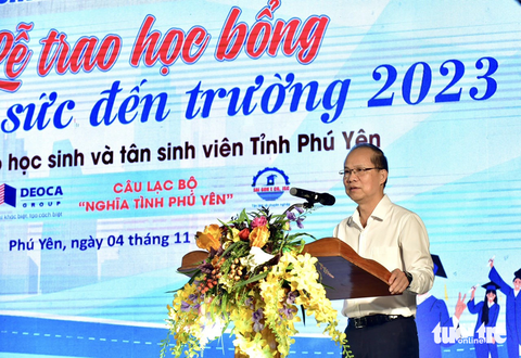 Nhà báo Lê Xuân Trung – Phó Tổng biên tập báo Tuổi Trẻ phát biểu - Ảnh: T.T.D. Nhà báo Lê Xuân Trung - phó tổng biên tập báo Tuổi Trẻ - phát biểu - Ảnh: T.T.D.