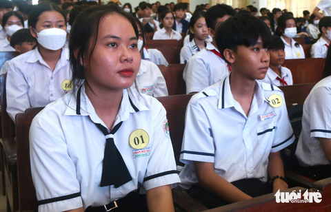 Em Phan Thanh Trúc quyết tâm trong học tập khi nhận được học bổng từ chương trình - Ảnh: NGUYỄN HOÀNG Em Phan Thanh Trúc quyết tâm trong học tập khi nhận được học bổng từ chương trình - Ảnh: NGUYỄN HOÀNG