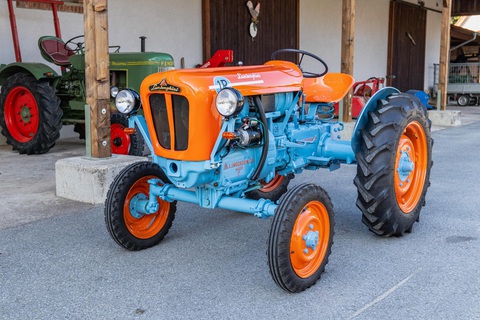 Máy kéo Lamborghini hàng thật giá thật: Hàng hiếm đánh dấu cuộc chiến 'siêu bò' - 'siêu ngựa' - Ảnh 4. Máy kéo Lamborghini hàng thật giá thật: Hàng hiếm đánh dấu cuộc chiến 'siêu bò' - 'siêu ngựa' - Ảnh 4.