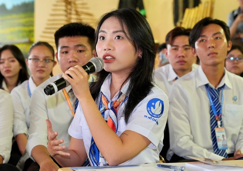 Chia sẻ khát vọng, hiến kế cho phong trào sinh viên - Ảnh 3. Ca sĩ Phương Mỹ Chi là đại biểu chính thức dự đại hội và chia sẻ ý kiến tại diễn đàn về sinh viên với văn hóa dân tộc - Ảnh: HỮU HẠNH