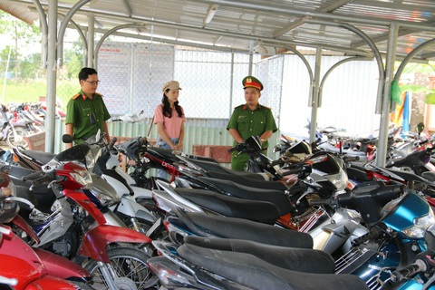 Trộm xe rồi... liên hệ chủ xe yêu cầu bỏ tiền ra chuộc - Ảnh 1. Tang vật của vụ án - Ảnh: TIẾN LUẬN