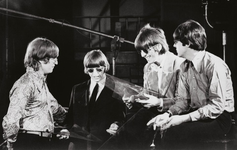 Huyền thoại The Beatles chính thức phát hành ca khúc cuối cùng - Ảnh 2. Huyền thoại The Beatles chính thức phát hành ca khúc cuối cùng - Ảnh 2.