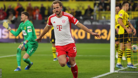 Điểm tin thể thao sáng 5-11: Arsenal nhận thất bại đầu tiên, Harry Kane lập hat-trick - Ảnh 3. Harry Kane lập hat-trick giúp Bayern Munich đè bẹp Dortmund 4-0 - Ảnh: GETTY IMAGES