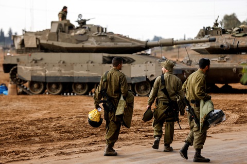 Binh sĩ Israel tại khu vực gần biên giới với Dải Gaza, miền nam Israel ngày 15-10 - Ảnh: REUTERS Binh sĩ Israel tại khu vực gần biên giới với Dải Gaza, miền nam Israel, ngày 15-10 - Ảnh: REUTERS