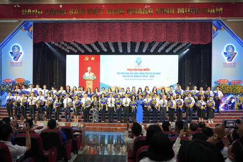 Ban chấp hành Hội Sinh viên Việt Nam TP.HCM nhiệm kỳ VII ra mắt nhận nhiệm vụ tại đại hội - Ảnh: HỮU HẠNH Ban chấp hành Hội Sinh viên Việt Nam TP.HCM nhiệm kỳ VII ra mắt nhận nhiệm vụ tại đại hội - Ảnh: HỮU HẠNH