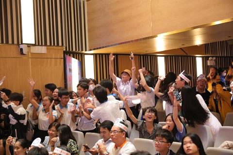 Đội Trường THPT Hoàng Hoa Thám giành giải Nhất cuộc thi 'Gen Z xứ Quảng' - Ảnh 6. Học sinh Trường THPT Hoàng Hoa Thám bùng cháy khi công bố kết quả cuộc thi