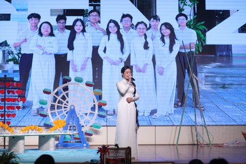 Đội Trường THPT Hoàng Hoa Thám giành giải Nhất cuộc thi 'Gen Z xứ Quảng' - Ảnh 4. Thí sinh Trường THCS-THPT Nguyễn Khuyến thi hùng biện