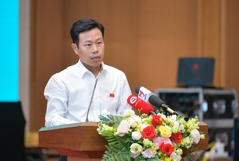 Tự chủ đại học: Nhiều hiệu trưởng xin thôi chức, chuyển vị trí - Ảnh 3. Ông Lê Quân - giám đốc Đại học Quốc gia Hà Nội - phát biểu tại hội nghị