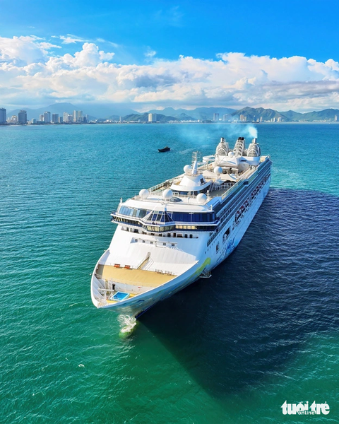 Tàu du lịch quốc tế ghé thăm vịnh Nha Trang Tàu du lịch quốc tế ghé thăm vịnh Nha Trang