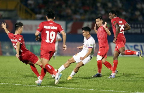 V-League 2023-2024 sau 3 vòng: Hấp dẫn chưa từng có - Ảnh 3. Việt Cường - một trong 3 cầu thủ nội ghi bàn giúp B.Bình Dương toàn thắng 2 trận - Ảnh: N.K.
