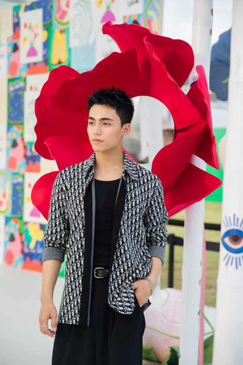 MONO đang “ẩn ý” về sự trở lại? - Ảnh 1. MONO tổ chức triển lãm của riêng mình trong festival âm nhạc lớn nhất tháng 11