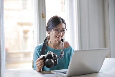 'Sự nghiệp hạnh phúc' dưới mắt nhìn của người trẻ - Ảnh 1. Nhiều bạn trẻ ưu tiên chọn những công việc khiến bản thân thấy vui và sống tận hưởng.