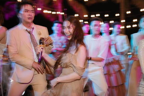 Lan Ngọc, Hòa Minzy dự đám cưới chuẩn ‘đi hết mình, về hết hồn’ - Ảnh 8. Bà mẹ một con khiến cả cõi mạng cười nghiêng ngả khi tự đăng ảnh dìm hàng bản thân và cho biết không nhớ gì vì đã say mèm