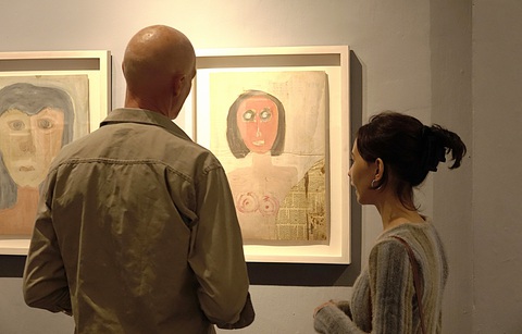 Người xem triển lãm Tiếng hót tại Manzi Art Space - Ảnh: BTC Người xem triển lãm Tiếng hót tại Manzi Art Space - Ảnh: BTC