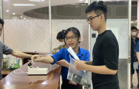 ĐH Bách khoa Hà Nội chính thức mở cổng đăng ký thi đánh giá tư duy - Ảnh 1. Kiểm tra thông tin thí sinh tại đợt thi đánh giá tư duy năm 2023 do Đại học Bách khoa Hà Nội tổ chức - Ảnh: VĨNH HÀ