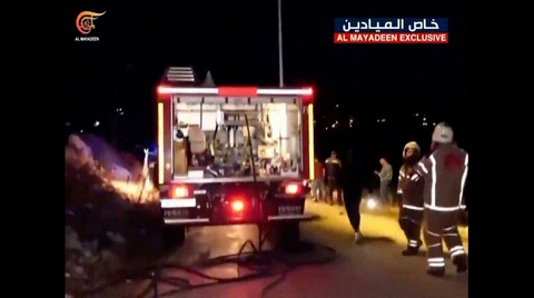 Hezbollah dọa Israel sẽ trả giá vì giết 3 đứa trẻ tại Lebanon - Ảnh 1. Hình ảnh cắt từ đoạn băng của Al-Mayadeen Tv mà Hezbollah cho là hiện trường vụ Israel không kích làm chết một người phụ nữ và 3 bé gái ở Lebanon - Ảnh: REUTERS