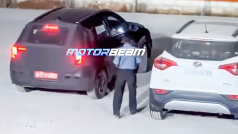 Kia Sonet facelift ra mắt đầu 2024 có điểm gì mới? - Ảnh 2. Toàn bộ dàn đèn ngoài trên Sonet đã được cải tiến với giao diện giống đàn anh Seltos - Ảnh: MotorBeam