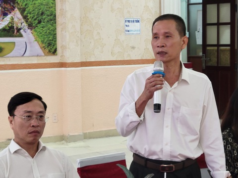 Chủ tịch Bạc Liêu "cà phê sáng" với doanh nghiệp, gỡ khó khăn - Ảnh 2. Ông Lê Chí Tôn - chủ tịch Hiệp hội Doanh nghiệp tỉnh Bạc Liêu - nêu kiến nghị tại buổi cà phê sáng với Chủ tịch UBND tỉnh Bạc Liêu Phạm Văn Thiều - Ảnh: CHÍ QUỐC