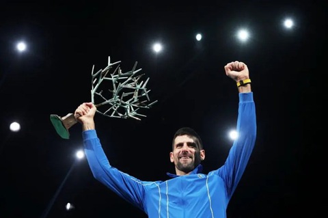 Djokovic lập kỉ lục ở Paris Masters - Ảnh 1. Djokovic vô địch Paris Masters 2023 - Ảnh: REUTERS