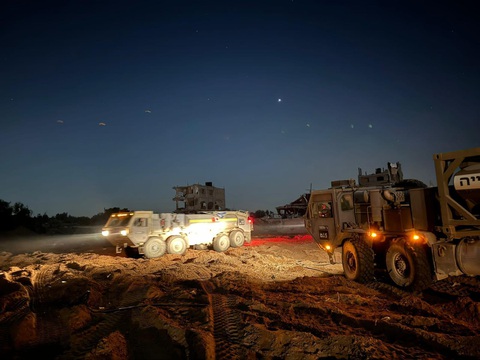 Israel cấp tập tiếp tế cho binh sĩ ở Gaza, nghi sắp đánh lớn - Ảnh 1. Xe tiếp tế của quân đội Israel tại Dải Gaza - Ảnh: Quân đội Israel