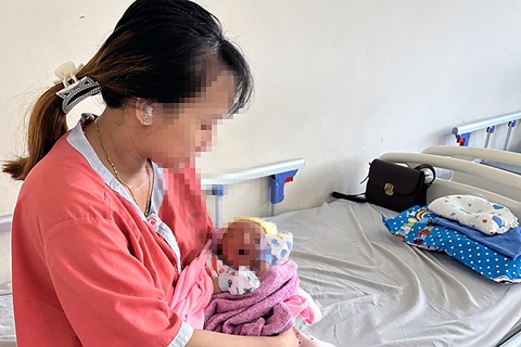 Mẹ và bé đã đoàn viên sau khi công an phá án thành công - Ảnh: T.D. Mẹ và bé đã đoàn viên sau khi công an phá án thành công - Ảnh: T.D.