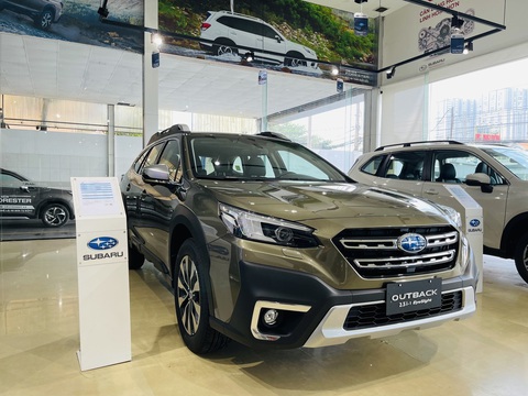Tin tức giá xe: Hàng loạt xe giảm giá tới nửa tỉ đồng - Ảnh 13. Subaru Outback là một trong những mẫu xe Nhật có mức giảm ấn tượng nhất. Mức giảm Outback từ tháng 11 này được khuyến mãi 440 triệu đồng, hoặc có thể đổi sang quà tặng tùy nhu cầu khách hàng. Giá xe sau khi giảm chỉ còn 1,529 tỉ đồng. Giá này áp dụng cho xe sản xuất 2022 - Ảnh: Đại lý Subaru/Facebook