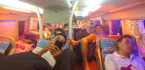 Lái xe phải nhớ trách nhiệm mình với sự an toàn của hành khách - Ảnh: TRƯƠNG NHẤT VƯƠNG Lái xe phải nhớ trách nhiệm mình với sự an toàn của hành khách - Ảnh: TRƯƠNG NHẤT VƯƠNG