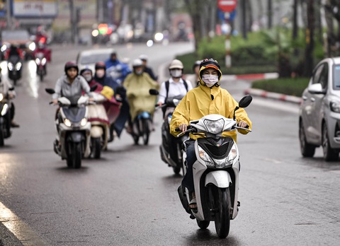 Thời tiết hôm nay 7-10: Bắc Bộ nhiệt độ giảm sâu, trời mưa dông, Nam Bộ mưa rào - Ảnh 1. Hôm nay 7-11, thời tiết Bắc Bộ mưa lạnh - Ảnh: NAM TRẦN