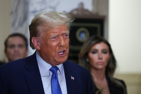 Cựu tổng thống Mỹ Donald Trump liên tục chỉ trích tại phiên tòa ở New York ngày 6-11 - Ảnh: REUTERS Cựu tổng thống Mỹ Donald Trump liên tục chỉ trích tại phiên tòa ở New York ngày 6-11 - Ảnh: REUTERS