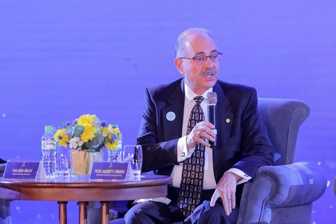 Giải thưởng VinFuture đã thành công thể hiện rõ cả bốn giá trị cốt lõi - bình đẳng, toàn cầu, bền vững và tiên phong, theo Giáo sư Pisano (Ảnh: VFP). Giải thưởng VinFuture đã thành công thể hiện rõ cả bốn giá trị cốt lõi - bình đẳng, toàn cầu, bền vững và tiên phong, theo giáo sư Pisano - Ảnh: VFP