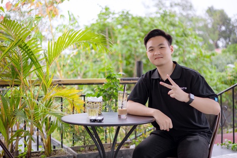 Siêu trí tuệ Hà Việt Hoàng: Khai phá góc khác của bản thân - Ảnh 5. Hà Việt Hoàng nay tự tin, bản lĩnh trước ống kính, tham gia nhiều hoạt động xã hội - Ảnh: NVCC