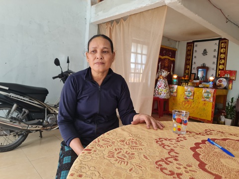Bán đất khi còn sống, chết vẫn chưa sang tên được vì quyết định 14 năm trước - Ảnh 1. Bà Oanh bán đất từ khi chồng còn sống, giờ chống chết vì bạo bệnh bà vẫn chẳng thể sang tên được cho người mua vì quyết định thu hồi đất từ 14 năm trước - Ảnh: TRẦN MAI