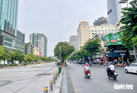 Khu vực phố đi bộ Nguyễn Huệ giáp với đường Ngô Đức Kế (quận 1, TP.HCM) - Ảnh: CHÂU TUẤN