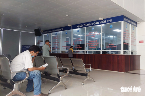 Bệnh viện thiếu thuốc và vật tư y tế, bệnh nhân phải ra ngoài mua - Ảnh 1. Bệnh viện Đa khoa tỉnh Bình Phước thiếu cả thuốc lẫn vật tư y tế, người bệnh phải bỏ tiền túi ra ngoài nhà thuốc mua - Ảnh: AN BÌNH