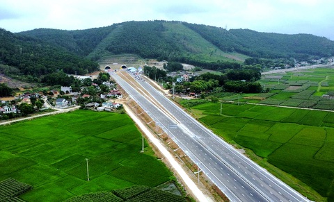 Tuyến cao tốc Mai Sơn - quốc lộ 45 tốc độ quy định tối đa 80km/h - Ảnh: HẢI ĐĂNG Tuyến cao tốc Mai Sơn - quốc lộ 45 tốc độ quy định tối đa 80km/h - Ảnh: HẢI ĐĂNG