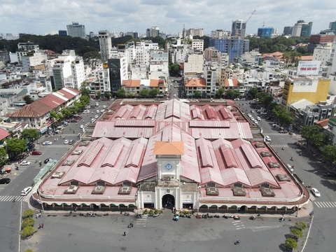 Tiết giảm hạng mục cải tạo chợ Bến Thành để giảm khó khăn cho thương nhân - Ảnh 3. Giai đoạn 2, chợ Bến Thành sẽ được cải tạo bên ngoài và phần mái từ nguồn vốn ngân sách TP - Ảnh: CHÂU TUẤN