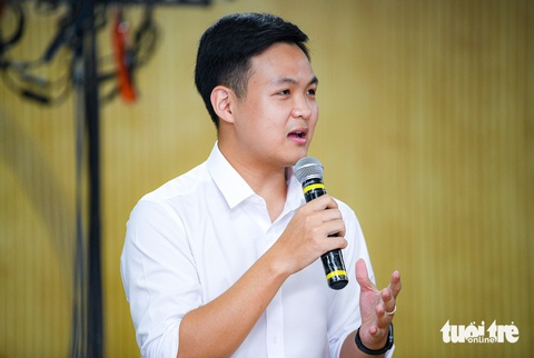 Siêu trí tuệ Hà Việt Hoàng: Khai phá góc khác của bản thân - Ảnh 1. 'Siêu trí tuệ' Hà Việt Hoàng đặt câu hỏi về thu hút lớp sinh viên tài năng với Thường trực Trung ương Hội Sinh viên Việt Nam tại buổi đối thoại với hội viên, sinh viên Việt Nam - Ảnh: NAM TRẦN