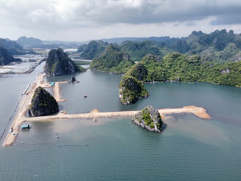 Ai đã góp ngàn tỉ vào doanh nghiệp xây đô thị lấn 3,88ha vùng đệm vịnh Hạ Long - Ảnh 2. Nhiều chuyên gia khuyến nghị nên rà soát, điều chỉnh dự án khu đô thị lấn vùng đệm vịnh Hạ Long cho phù hợp - Ảnh: TIẾN THẮNG
