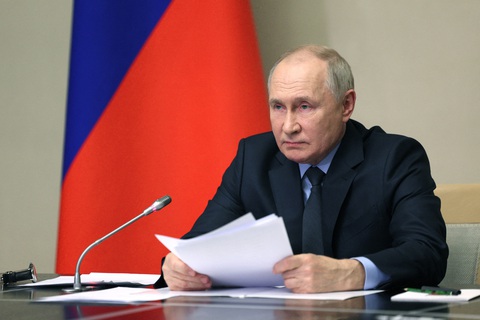 Tổng thống Nga Vladimir Putin tuyên bố ý định cho Nga chính thức rút khỏi CFE hồi tháng 5 - Ảnh: AFP Tổng thống Nga Vladimir Putin vừa ký sắc lệnh nâng quy mô quân đội Nga lên 1,32 triệu quân - Ảnh: AFP