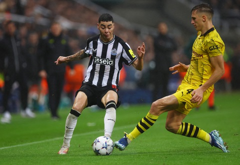 Newcastle (trái) gặp khó về thể lực Ảnh: Reuters Newcastle (trái) gặp khó về thể lực - Ảnh: Reuters