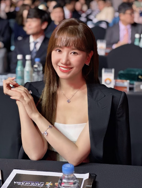 Hari Won bất ngờ ẵm giải người mẫu tại Hàn Quốc - Ảnh 3. Hari Won bất ngờ ẵm giải người mẫu tại Hàn Quốc - Ảnh 3.