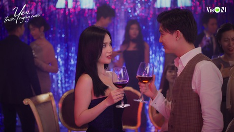 Sĩ Thanh lạnh xương sống khi đóng cảnh nóng trong 'Yêu trước ngày cưới' - Ảnh 2. Một cảnh quay của Sĩ Thanh và Bi Max trong Yêu trước ngày cưới