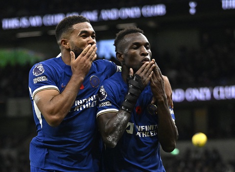 Nhận 2 thẻ đỏ, Tottenham 'thảm bại' trước Chelsea - Ảnh 7. Nicolas Jackson tỏa sáng liên tục trong hiệp 2 - Ảnh: REUTERS