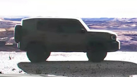 Đây có thể là thành viên thứ 3 trong gia đình Toyota Land Cruiser - Ảnh 1. Mẫu xe bí ẩn được cho là thành viên thứ 3 của đội hình Toyota Land Cruiser sau Land Cruiser/Prado - Ảnh: Toyota
