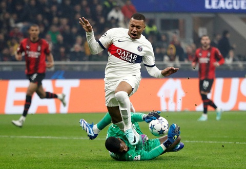 PSG thua Milan, bảng F Champions League 'căng như dây đàn' - Ảnh 3. Mbappe không thể giúp PSG tránh khỏi thất bại trước Milan - Ảnh: REUTERS