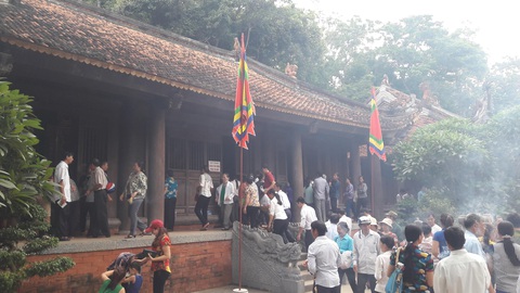 Du lịch xứ Thanh - hướng tới điểm đến bốn mùa chào đón du khách - Ảnh 3. Du khách tham quan Di tích lịch sử quốc gia đặc biệt Lam Kinh, huyện Thọ Xuân (Thanh Hóa) - Ảnh: HÀ ĐỒNG